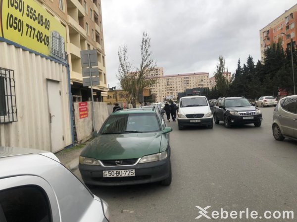 Sumqayıt sakinləri niyə səki ilə deyil, avtomobil yoluyla hərəkət edirlər? - FOTO (AÇIQLAMA)