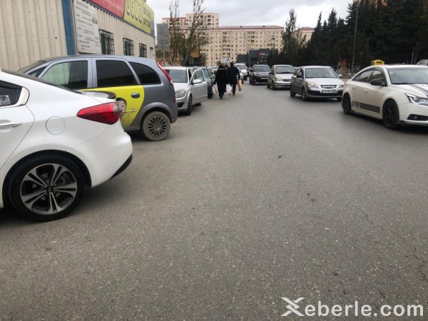 Sumqayıt sakinləri niyə səki ilə deyil, avtomobil yoluyla hərəkət edirlər? - FOTO (AÇIQLAMA)