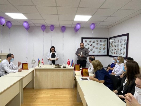 Sumqayıtda Elçin Qasımovun 55 illiyinə həsr edilən "Rənglərin sirri" adlı ilk fərdi sərgisi təşkil edilib - FOTO