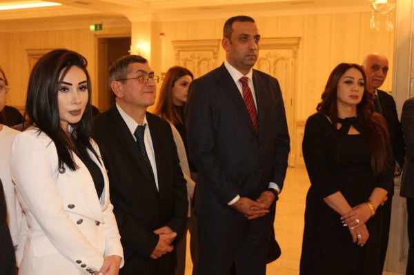 Sumqayıtda Elçin Qasımovun 55 illiyinə həsr edilən "Rənglərin sirri" adlı ilk fərdi sərgisi təşkil edilib - FOTO