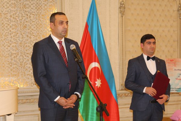 Sumqayıtda Elçin Qasımovun 55 illiyinə həsr edilən "Rənglərin sirri" adlı ilk fərdi sərgisi təşkil edilib - FOTO