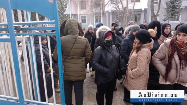 Sumqayıtda məktəbsiz qalan şagirdlərin valideynlərindən etiraz