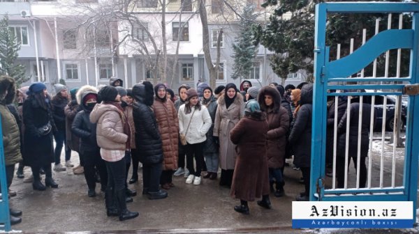 Sumqayıtda məktəbsiz qalan şagirdlərin valideynlərindən etiraz