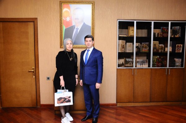 Sumqayıt şəhidinin anası İcra başçısı ilə görüşüb Sumqayıt şəhidinin anası İcra başçısı ilə görüşüb