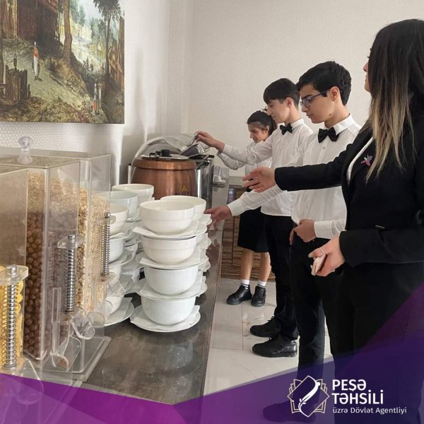 Xidmət Sahələri üzrə Sumqayıt Dövlət Peşə Təhsil Mərkəzinin tələbələri hoteldə ekskursiyada olublar - FOTO