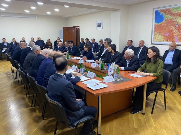 Neft-qaz hasilatı ilə məşğul olan müəssisələrlə ekoloji tələblər müzakirə edildi - FOTO
