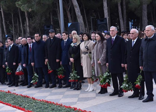 Sumqayıtda 20 Yanvar faciəsinin 33-cü ildönümü ilə əlaqədar anım mərasimi keçirilib – FOTO