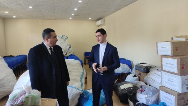 Deputat Sumqayıtda Türkiyədə zəlzələdən zərər çəkənlərə yardım kampaniyası məntəqələrində olub - FOTOLAR Deputat Sumqayıtda Türkiyədə zəlzələdən zərər çəkənlərə yardım kampaniyası məntəqələrində olub - FOTOLAR