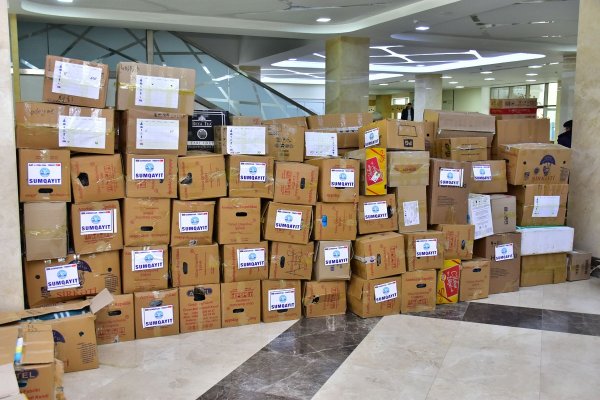 Sumqayıtdan Türkiyəyə daha 4 modul tipli konteyner və 175 min manatlıq humanitar yardım yola salınıb - FOTO
