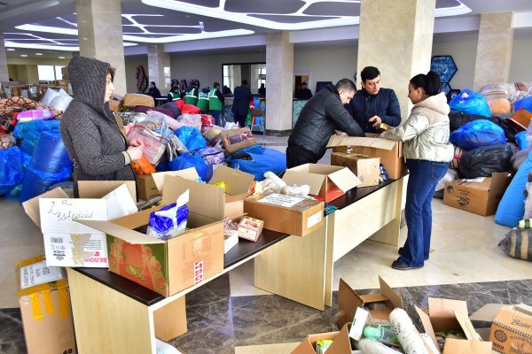 Sumqayıtdan Türkiyəyə daha 4 modul tipli konteyner və 175 min manatlıq humanitar yardım yola salınıb - FOTO