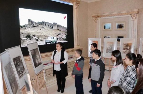 Sumqayıt Xocalı qətliamının 31 illiyinə həsr olunan "Unutmadıq-Xocalı!" adlı sərgi keçirildi - FOTOLAR Sumqayıt Xocalı qətliamının 31 illiyinə həsr olunan "Unutmadıq-Xocalı!" adlı sərgi keçirildi - FOTOLAR