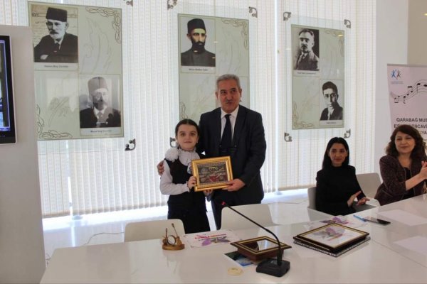 Sumqayıtlı məktəblilər Fəxri fərmanla təltif olunublar - FOTO