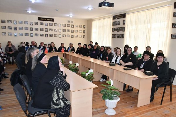 Sumqayıtın bu məktəbində 15 şəhidin adını daşıyan sinif otağının açılışı olub - FOTOLAR