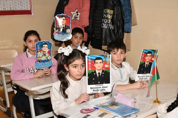 Sumqayıtın bu məktəbində 15 şəhidin adını daşıyan sinif otağının açılışı olub - FOTOLAR
