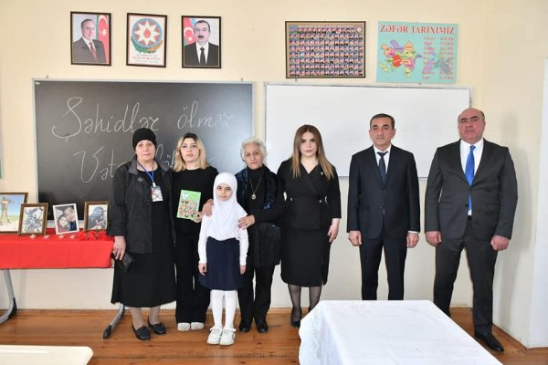 Sumqayıtın bu məktəbində 15 şəhidin adını daşıyan sinif otağının açılışı olub - FOTOLAR