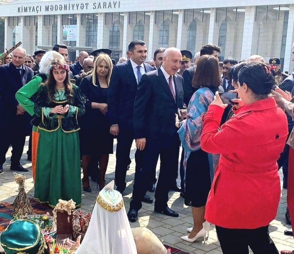 Xidmət Sahələri üzrə Sumqayıt Dövlət Peşə Təhsil Mərkəzi ümumşəhər bayram tədbirində iştirak edib - FOTOLAR Xidmət Sahələri üzrə Sumqayıt Dövlət Peşə Təhsil Mərkəzi ümumşəhər bayram tədbirində iştirak edib - FOTOLAR