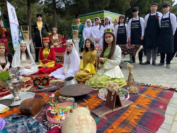 Xidmət Sahələri üzrə Sumqayıt Dövlət Peşə Təhsil Mərkəzi ümumşəhər bayram tədbirində iştirak edib - FOTOLAR Xidmət Sahələri üzrə Sumqayıt Dövlət Peşə Təhsil Mərkəzi ümumşəhər bayram tədbirində iştirak edib - FOTOLAR