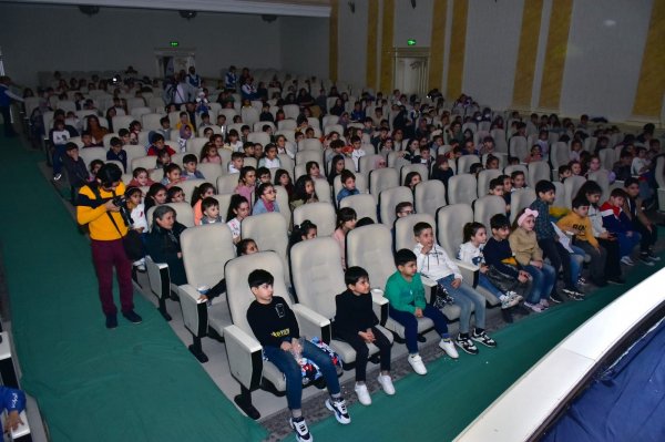  Azərbaycan Dövlət Gənc Tamaşaçılar Teatrı Sumqayıtda  “Dəcəl keçi” tamaşası ilə çıxış edib 