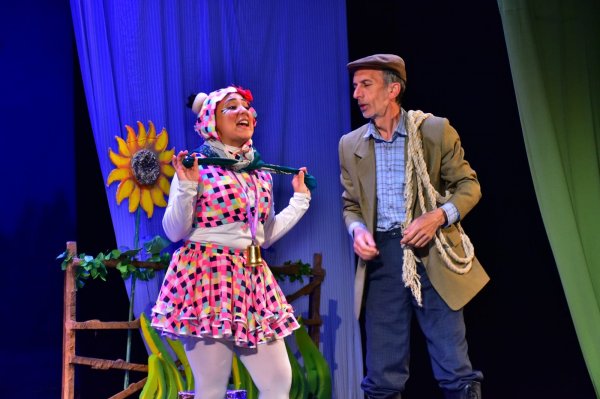  Azərbaycan Dövlət Gənc Tamaşaçılar Teatrı Sumqayıtda  “Dəcəl keçi” tamaşası ilə çıxış edib 