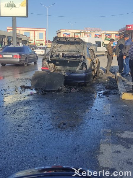Sumqayıtda "Mercedes" yandı - VİDEO (FOTO)