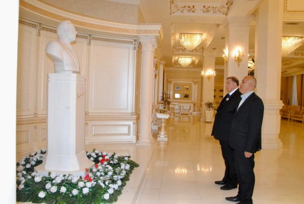 Sumqayıtda gənc rəssam Mehriban Əliyevanın “Mənim rəngli dünyam” adlı fərdi sərgisi təşkil olunub - FOTO