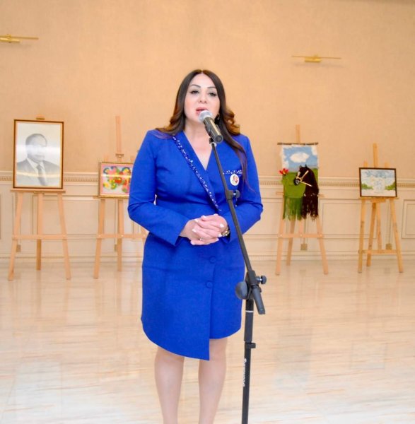 Sumqayıtda gənc rəssam Mehriban Əliyevanın “Mənim rəngli dünyam” adlı fərdi sərgisi təşkil olunub - FOTO