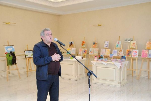 Sumqayıtda gənc rəssam Mehriban Əliyevanın “Mənim rəngli dünyam” adlı fərdi sərgisi təşkil olunub - FOTO
