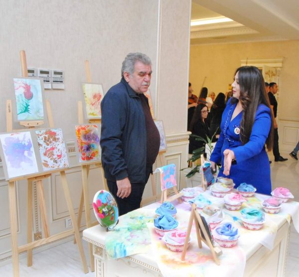 Sumqayıtda gənc rəssam Mehriban Əliyevanın “Mənim rəngli dünyam” adlı fərdi sərgisi təşkil olunub - FOTO
