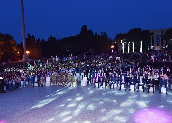 Heydər Əliyevin 100 illiyi ilə əlaqədar Sumqayıtda möhtəşəm konsert keçirilib - FOTOLAR