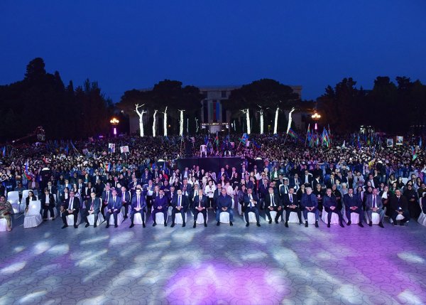 Heydər Əliyevin 100 illiyi ilə əlaqədar Sumqayıtda möhtəşəm konsert keçirilib - FOTOLAR