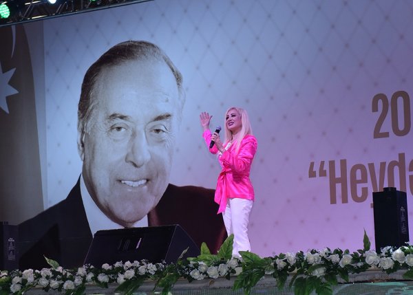 Heydər Əliyevin 100 illiyi ilə əlaqədar Sumqayıtda möhtəşəm konsert keçirilib - FOTOLAR