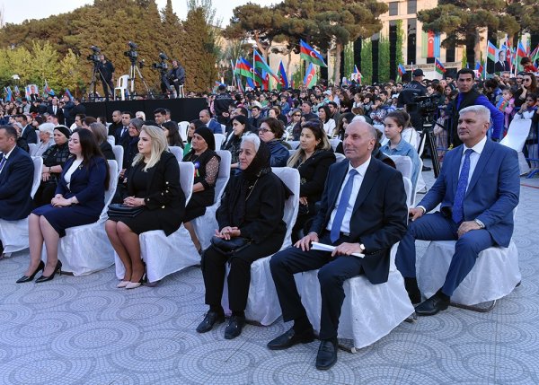 Heydər Əliyevin 100 illiyi ilə əlaqədar Sumqayıtda möhtəşəm konsert keçirilib - FOTOLAR