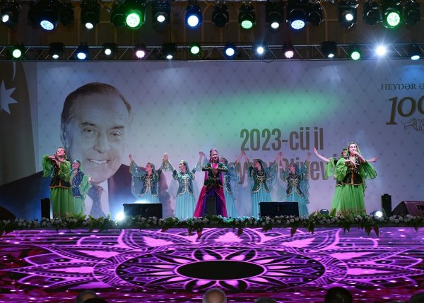 Heydər Əliyevin 100 illiyi ilə əlaqədar Sumqayıtda möhtəşəm konsert keçirilib - FOTOLAR