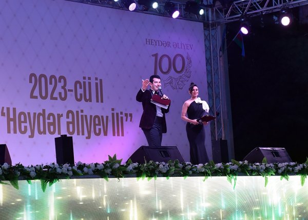 Heydər Əliyevin 100 illiyi ilə əlaqədar Sumqayıtda möhtəşəm konsert keçirilib - FOTOLAR