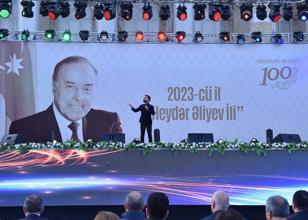 Heydər Əliyevin 100 illiyi ilə əlaqədar Sumqayıtda möhtəşəm konsert keçirilib - FOTOLAR