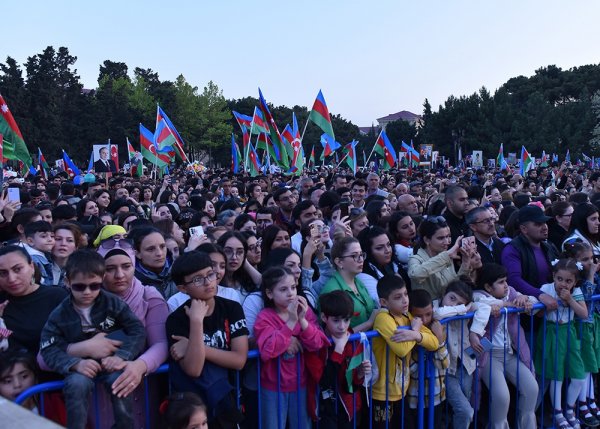 Heydər Əliyevin 100 illiyi ilə əlaqədar Sumqayıtda möhtəşəm konsert keçirilib - FOTOLAR