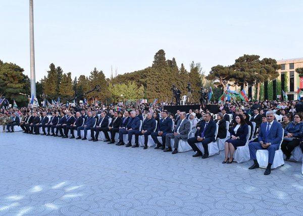 Heydər Əliyevin 100 illiyi ilə əlaqədar Sumqayıtda möhtəşəm konsert keçirilib - FOTOLAR