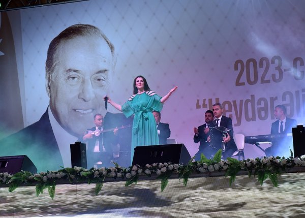 Heydər Əliyevin 100 illiyi ilə əlaqədar Sumqayıtda möhtəşəm konsert keçirilib - FOTOLAR