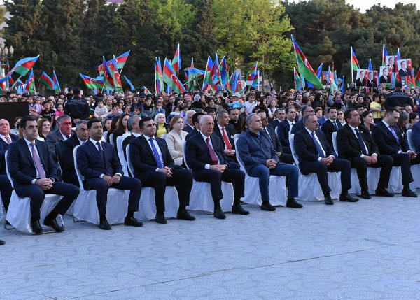 Heydər Əliyevin 100 illiyi ilə əlaqədar Sumqayıtda möhtəşəm konsert keçirilib - FOTOLAR