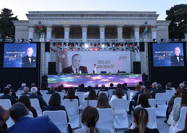 Heydər Əliyevin 100 illiyi ilə əlaqədar Sumqayıtda möhtəşəm konsert keçirilib - FOTOLAR