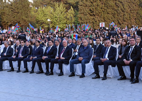 Heydər Əliyevin 100 illiyi ilə əlaqədar Sumqayıtda möhtəşəm konsert keçirilib - FOTOLAR