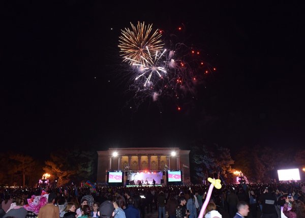 Heydər Əliyevin 100 illiyi ilə əlaqədar Sumqayıtda möhtəşəm konsert keçirilib - FOTOLAR