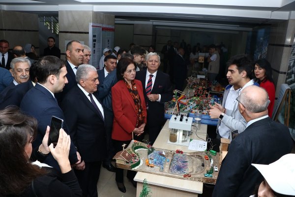 Sumqayıt məktəbliləridə layihələrlə  Heydər Əliyevə həsr olunmuş konfransda iştirak edib - FOTOLAR