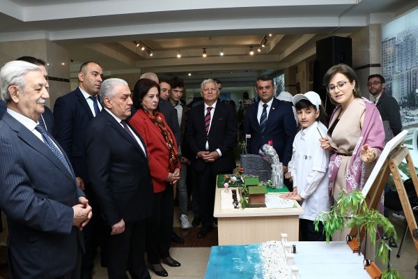 Sumqayıt məktəbliləridə layihələrlə  Heydər Əliyevə həsr olunmuş konfransda iştirak edib - FOTOLAR