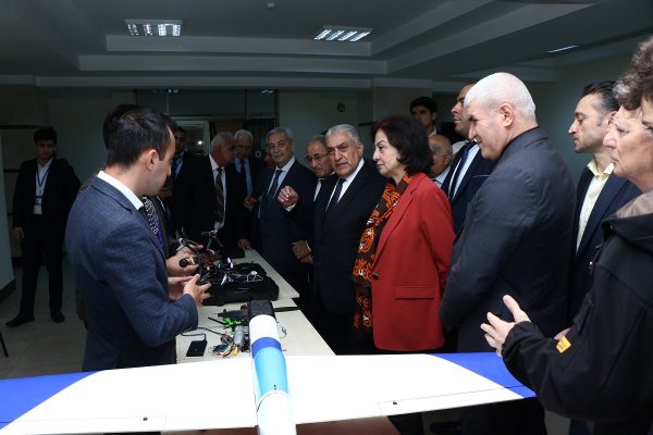 Sumqayıt məktəbliləridə layihələrlə  Heydər Əliyevə həsr olunmuş konfransda iştirak edib - FOTOLAR