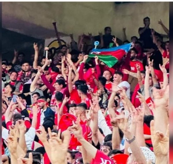 Tehranda Azərbaycan bayraqları qaldırıldı - Foto Tehranda Azərbaycan bayraqları qaldırıldı - Foto