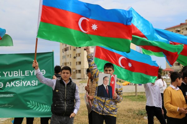 Sumqayıtda Heydər Əliyevin xatirəsinə həsr olunmuş ağacəkmə tədbiri keçirilib - FOTOLAR Sumqayıtda Heydər Əliyevin xatirəsinə həsr olunmuş ağacəkmə tədbiri keçirilib - FOTOLAR