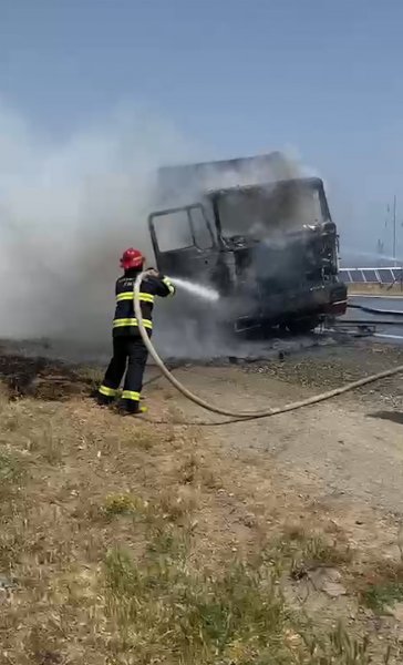 Sumqayıtda yük maşını yanıb - VİDEO Sumqayıtda yük maşını yanıb - VİDEO