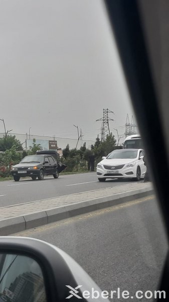 Sumqayıt yolunda iki maşın toqquşdu - FOTO
