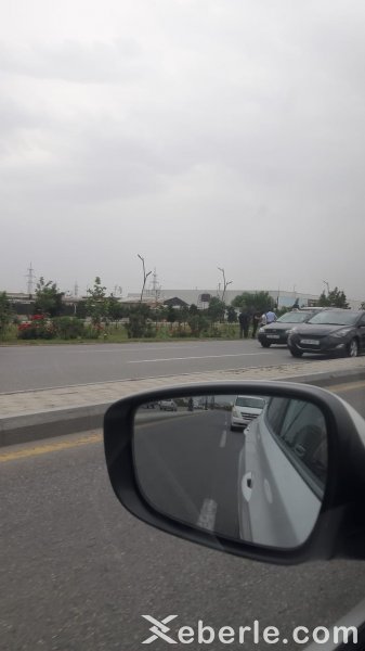 Sumqayıt yolunda iki maşın toqquşdu - FOTO